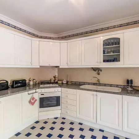 Private 3bedroom With Terrace - 펜션 페하구도