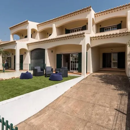 Private 3bedroom With Terrace - בית נופש פראגודו